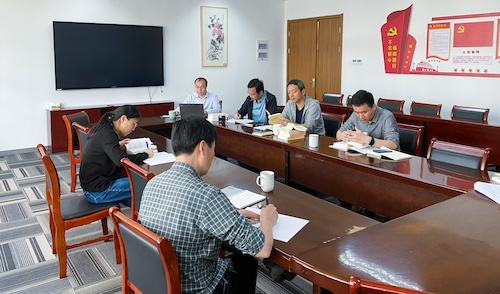 院党委理论学习中心组举行学习贯彻习近平新时代中国特色社会主义思想主题教育专题学习会