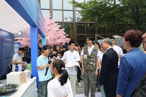 大米影视
科普服务团队成果亮相2024年浙江省“全国科技活动周”活动展示，受到省领导肯定